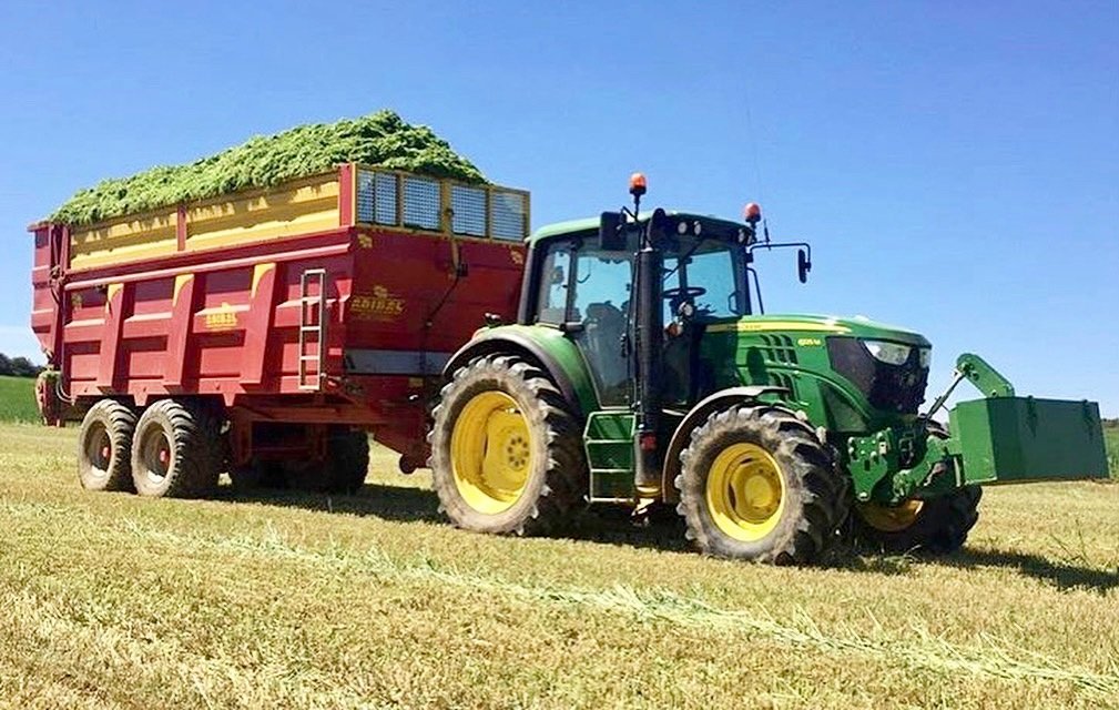 Remolque vs. Semirremolque Agrícola: Comprender las Distinciones Fundamentales